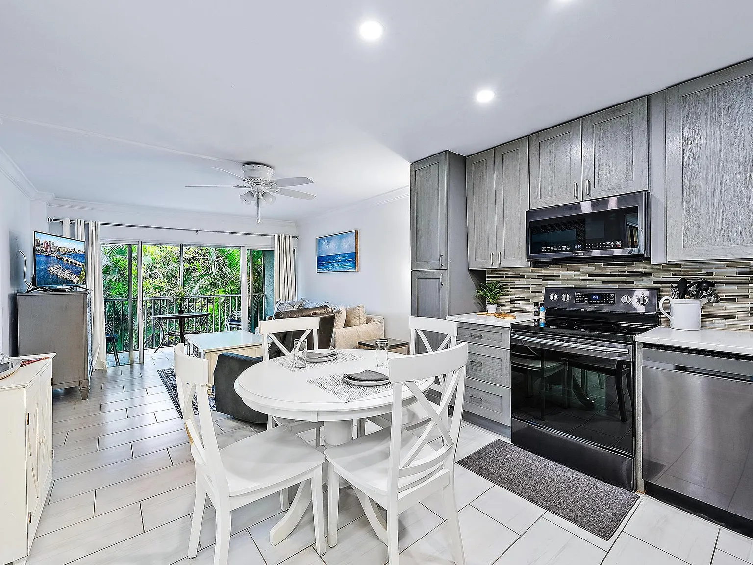 1 bed, 1.0 bath, 689 sqft, $2,700 — Photo 1