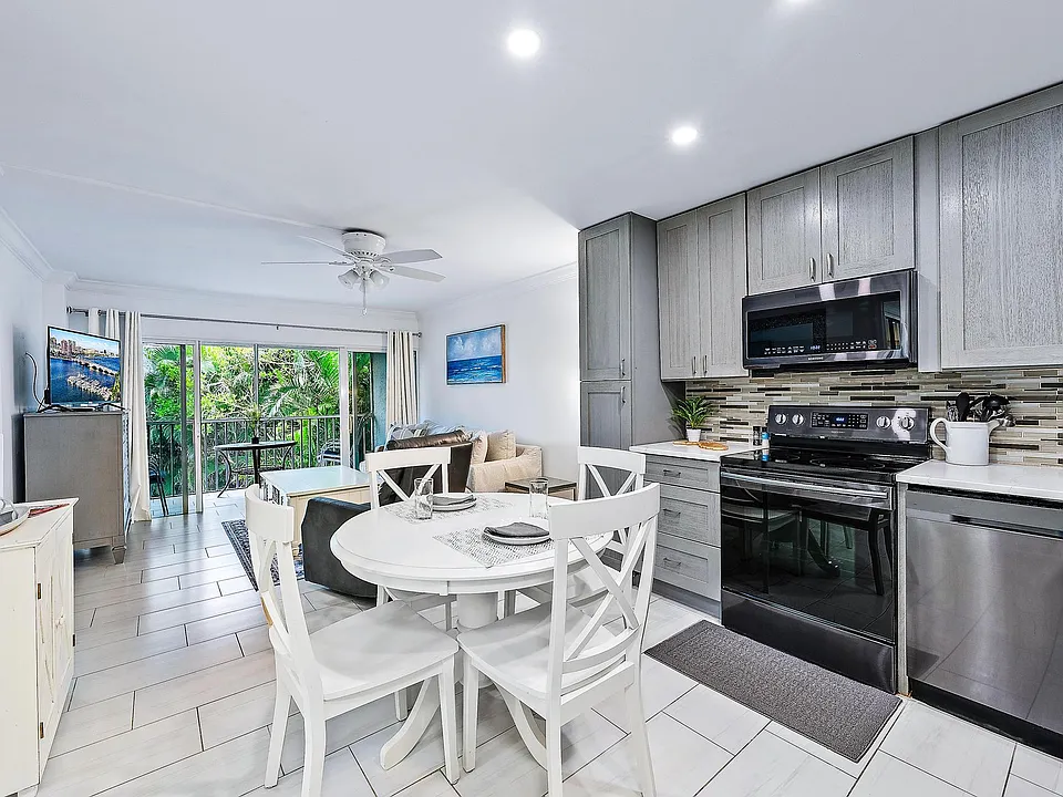2400 S Ocean Dr #621