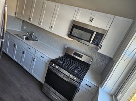 4948 W Gladys Ave, Chicago, IL