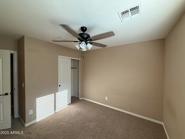 4050 E Oakland St — Photo 16