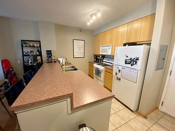 5th image of 330 N Jefferson St #1002HL