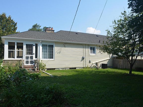 5th image of 36 Emmett St E