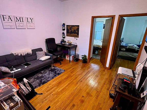2nd image of 2526 30th Ave APT 2R