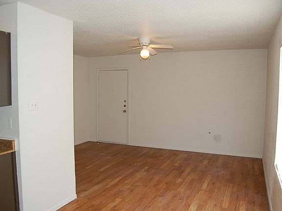 5th image of 1535 Pine Ridge Dr APT C