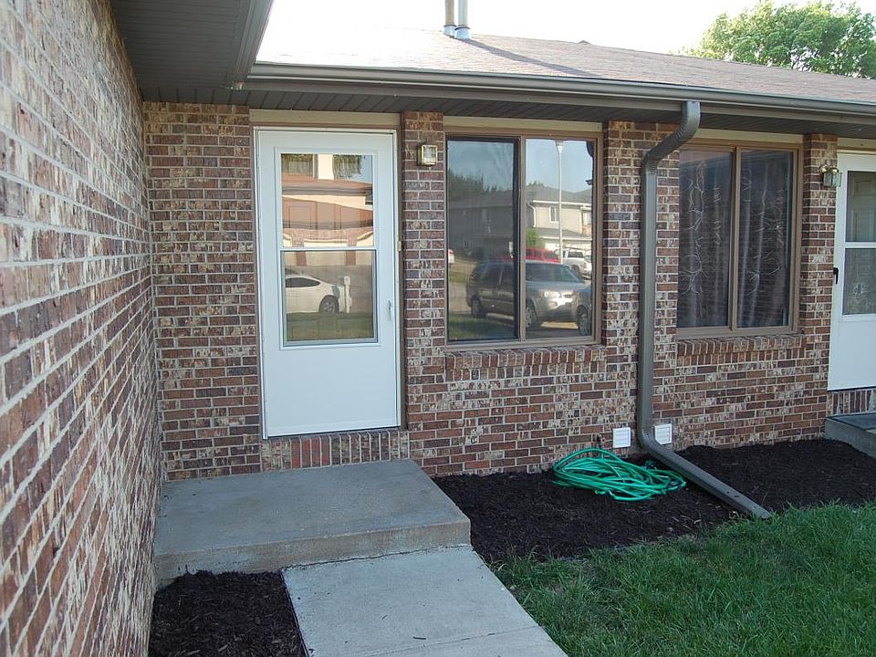 Welcome home to 5607 Salt Valley View St!