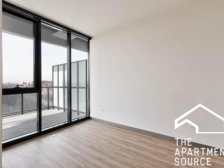 513 S Damen Ave — Photo 15
