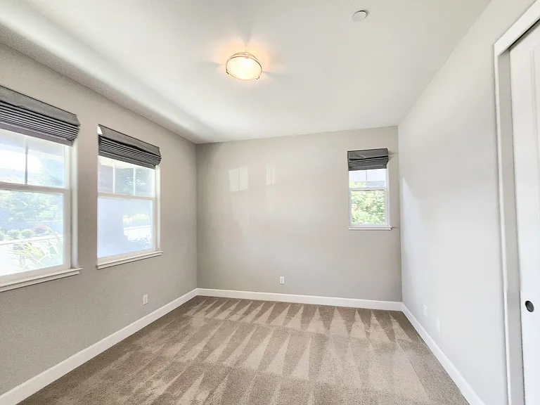 1655 Claremont Dr — Photo 40