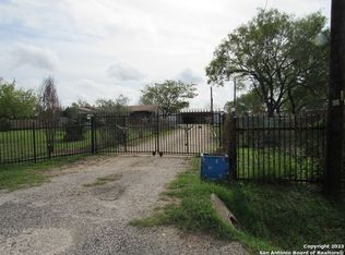 7602 Richter Rd, Elmendorf, TX 78112