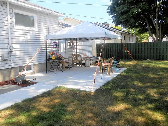 3rd image of 330 Charlotte St