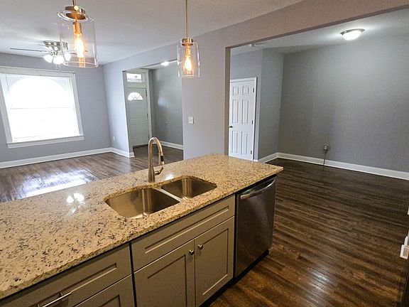 3rd image of 3842 Shenandoah Ave