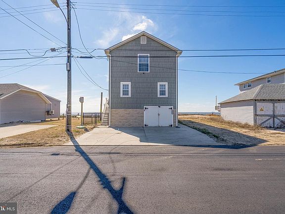 3rd image of 98 Delaware Ave