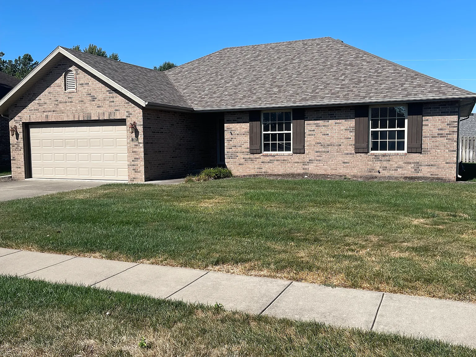 3 bed, 1600 sqft, $1,800 — Photo 1