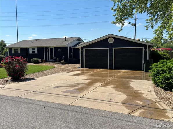 210 Park St, Saint Peters, MO 63376