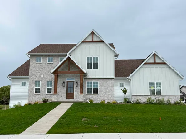 1801 Arbor Gate Ln, Green Bay, WI 54311