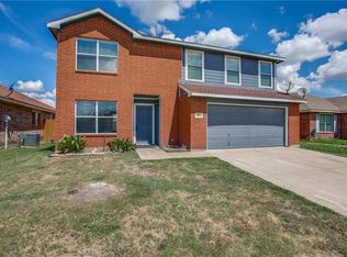 902 Vicksburg Dr, Ennis, TX 75119
