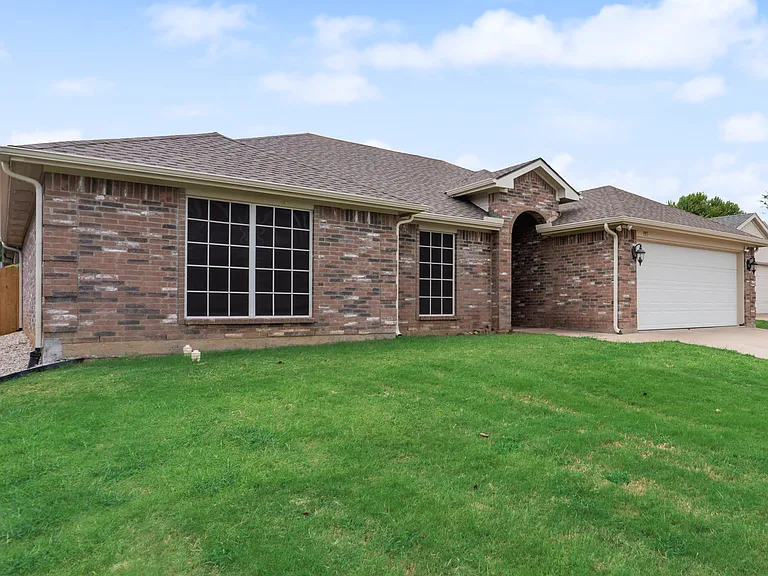 1913 Wahoo Dr — Photo 2