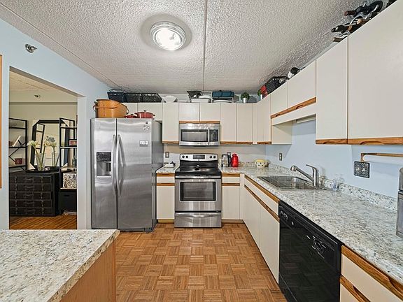 4th image of 202 Cove Way #909