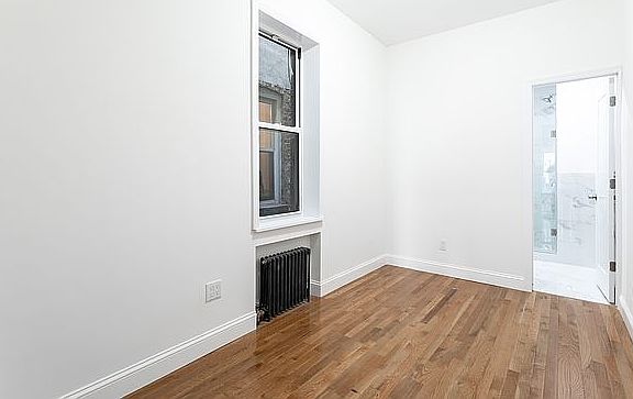 4th image of 304 E 83rd St APT 4A
