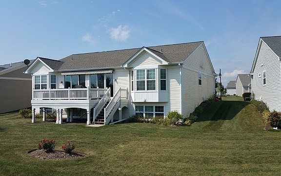 3rd image of 640 Lincoln Cir