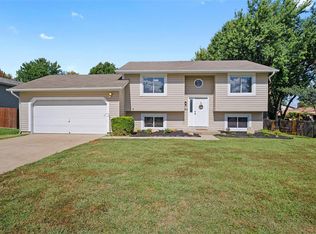 3907 Summer Forest Dr, Saint Charles, MO 63304