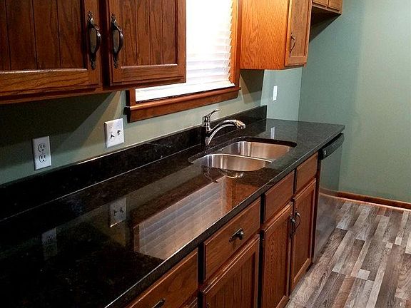 4th image of 1002 Blackoak Ln