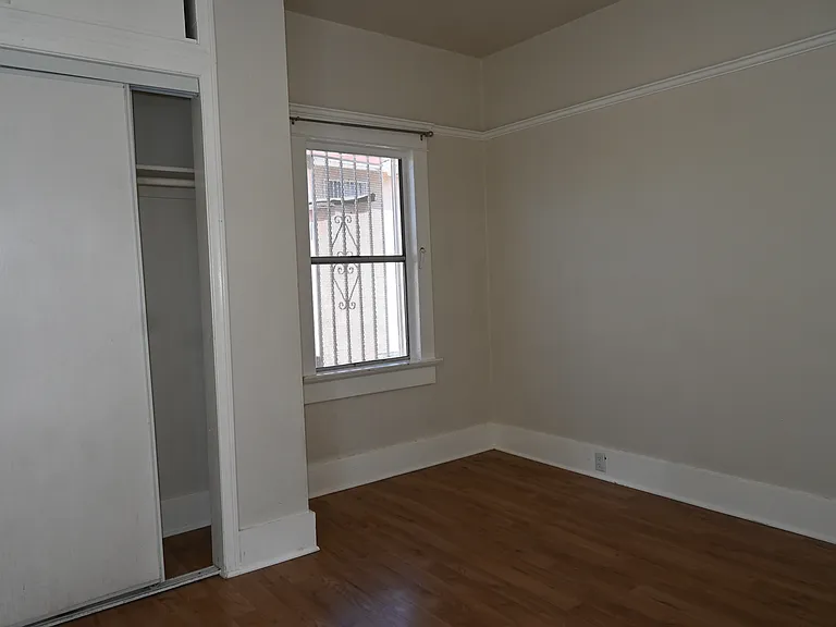 603 W 43rd Pl — Photo 9