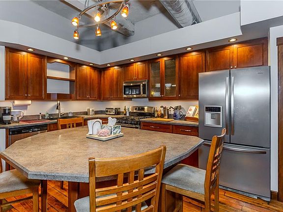 4th image of 404 Roosevelt Ave #204G