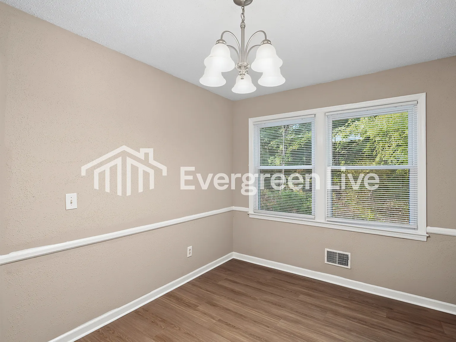 3 bed, 2.0 bath, 1244 sqft, $1,595 — Photo 3