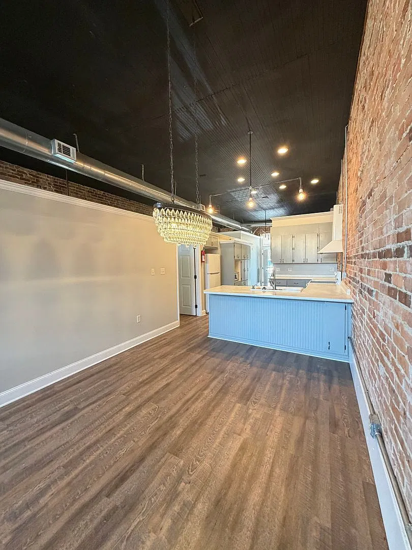 27 W Oak St — Photo 4