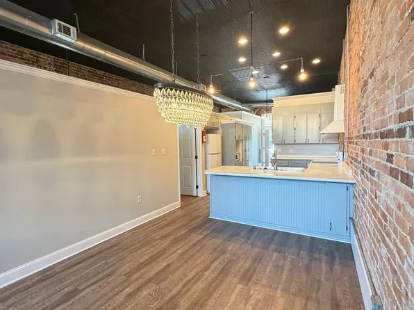 27 W Oak St, Mc Rae Helena, GA 31055