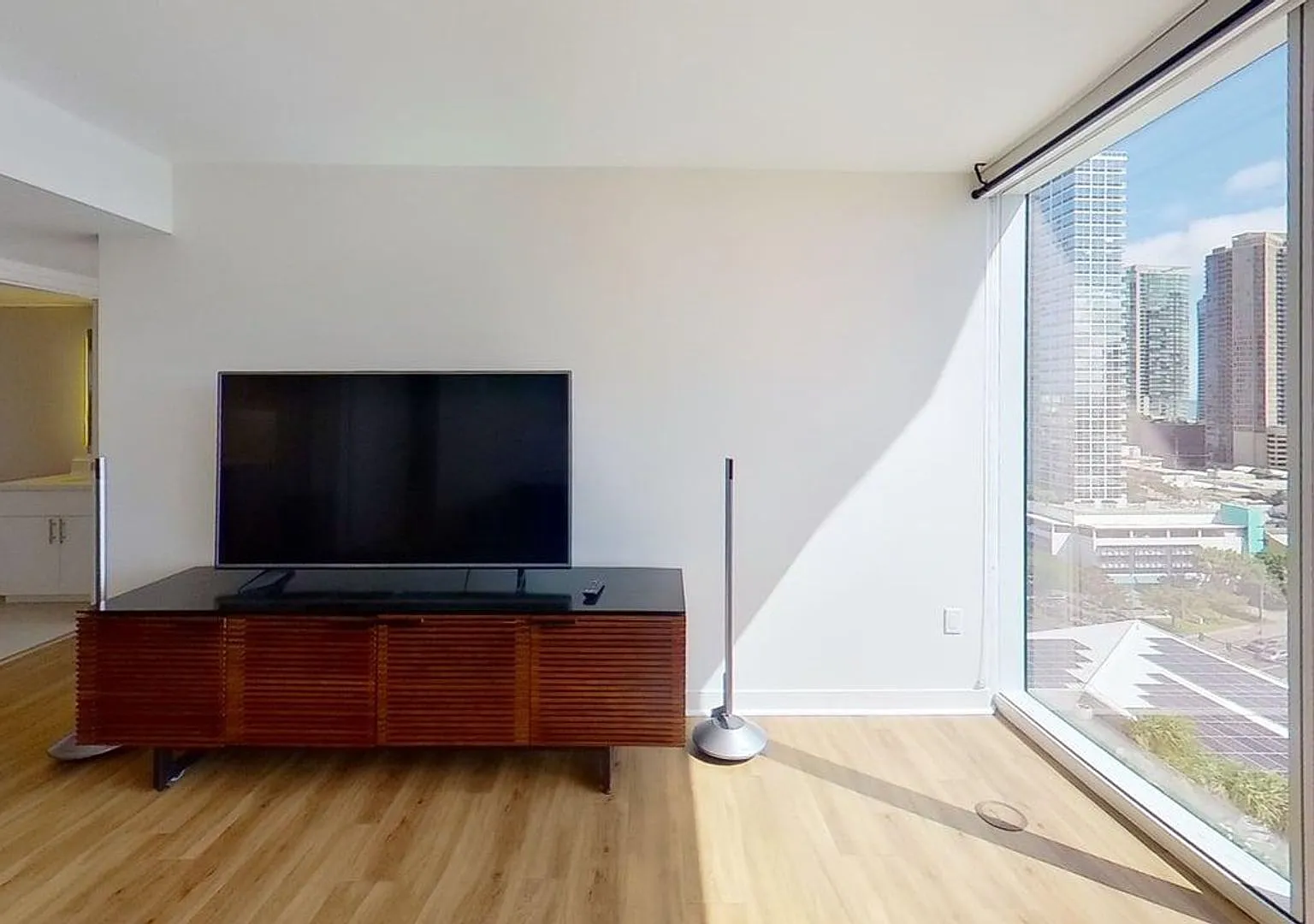 Modern 2BR/2BA at Symphony Honolulu Ocean & City Views in the Heart of Kakaako — Photo 2