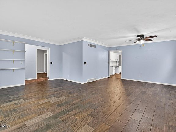 5th image of 2520 Secor Rd