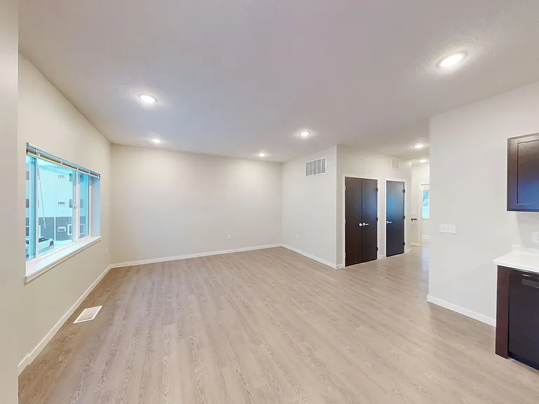 Pioneer Apartments & Townhomes — Photo 28