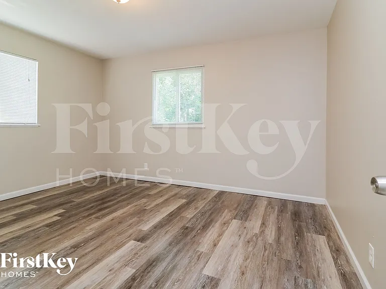 11091 Saxonhall Dr — Photo 7