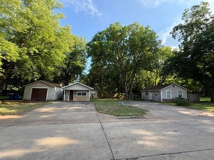 1st image of 1015 W 10th Ave