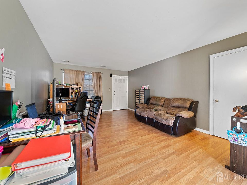 2nd image of 56 Garden View Ter Unit 23
