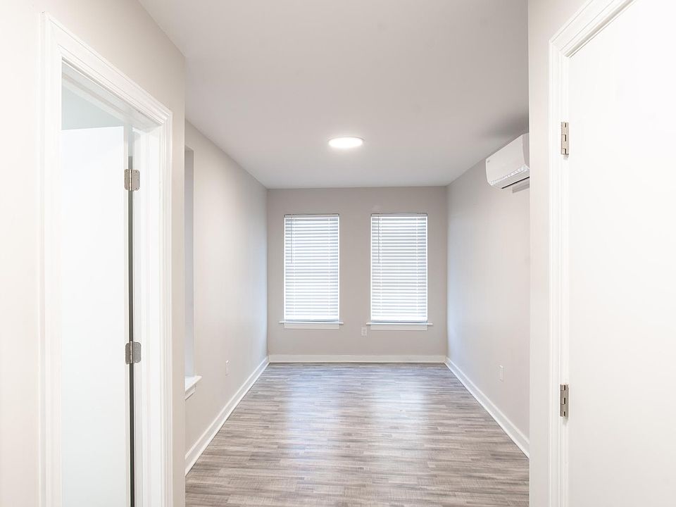 1st image of 2441 W Oakdale St #Ff2