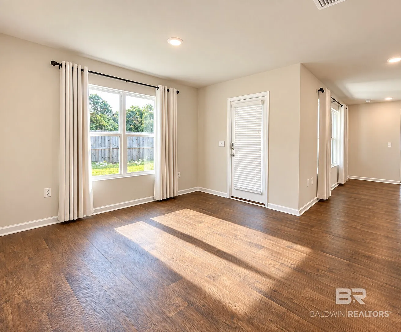 4 bed, 2.0 bath, 1924 sqft, $2,950 — Photo 3
