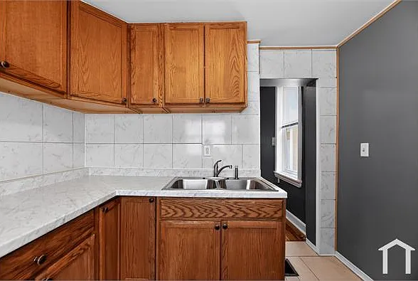 729 E Allegheny Ave — Photo 10