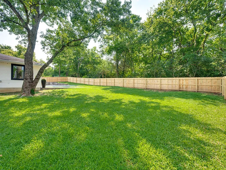 1205 Saint Marys Ln — Photo 33