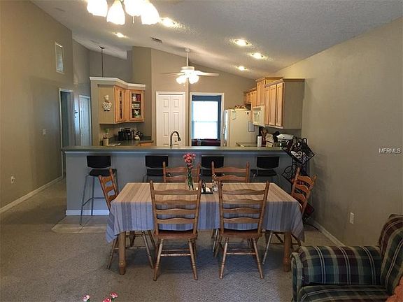 3rd image of 1607 Poinsettia Way