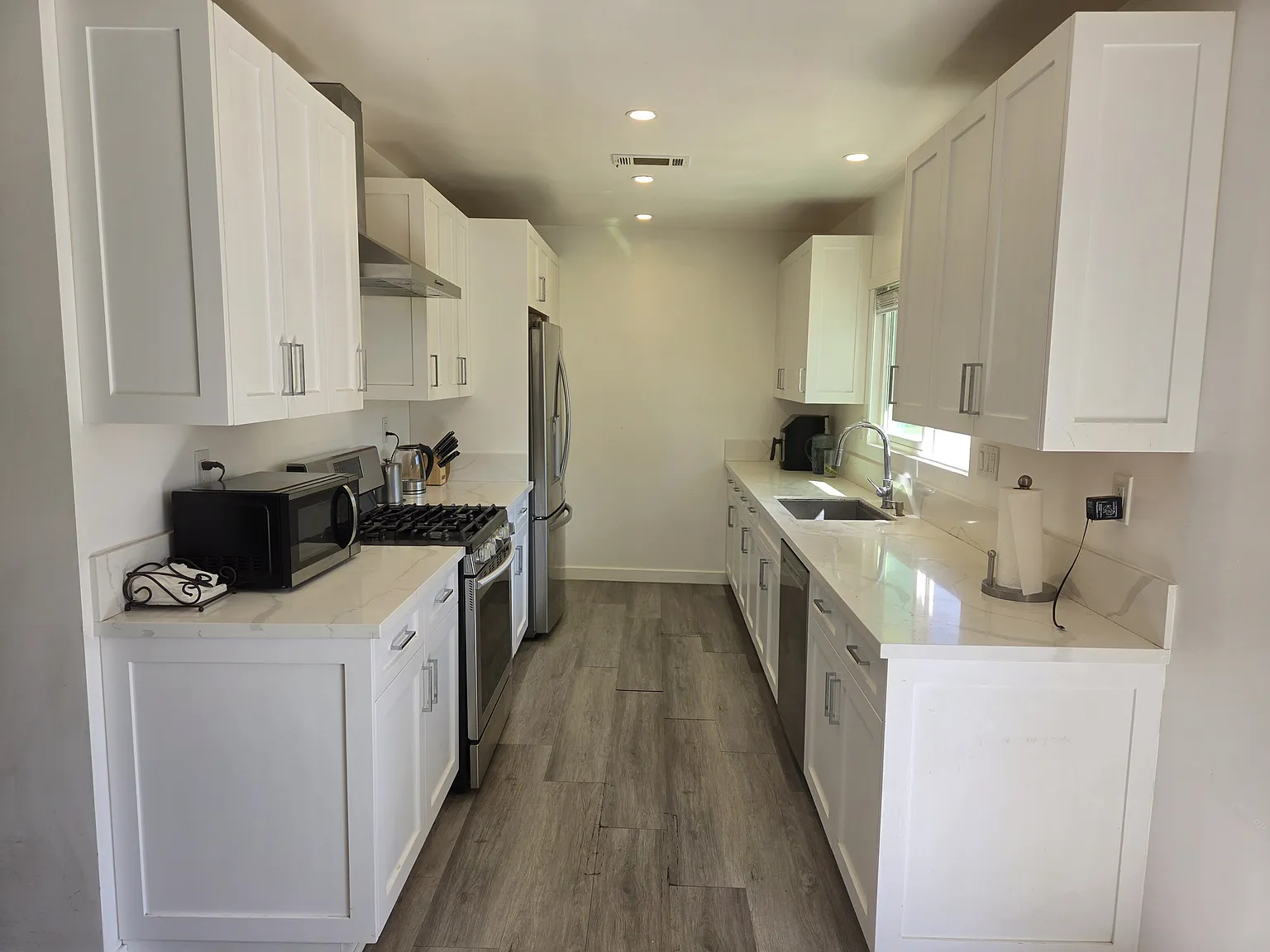 4 bed, 1725 sqft, $5,000 — Photo 2