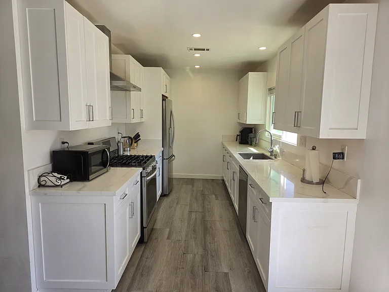 13166 Phillippi Ave — Photo 2