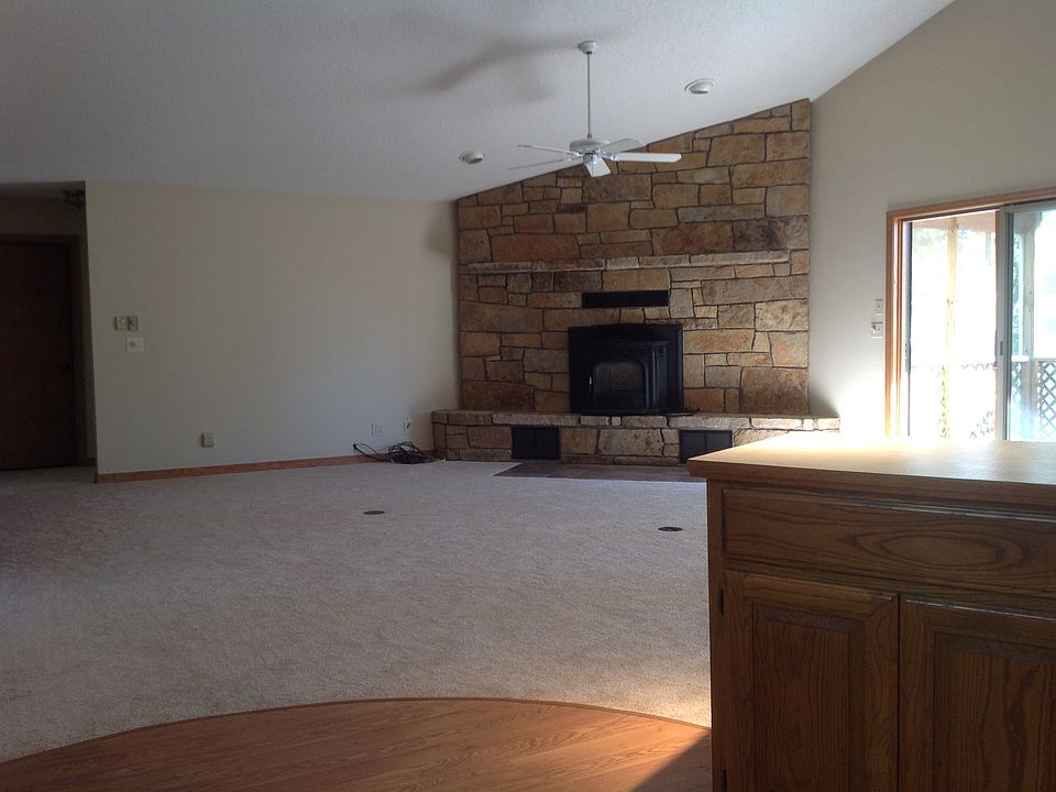 1st image of 4 Kensington Dr