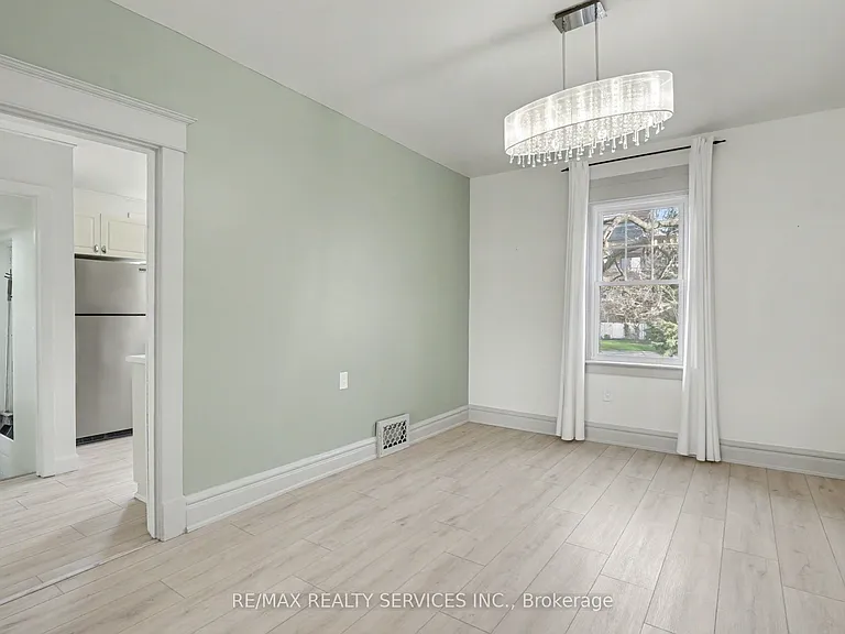 39 Fielden Ave — Photo 2