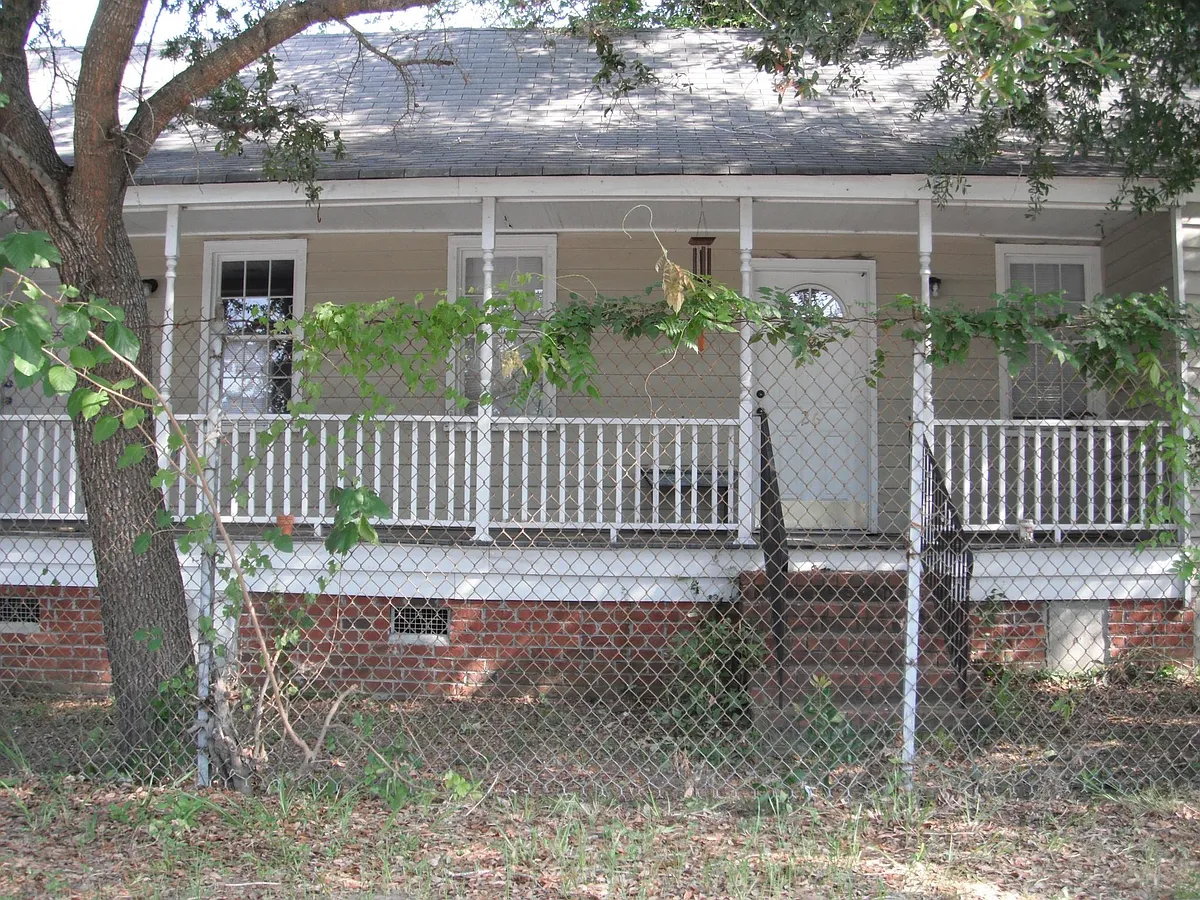 Building Photo - 26 Kracke St