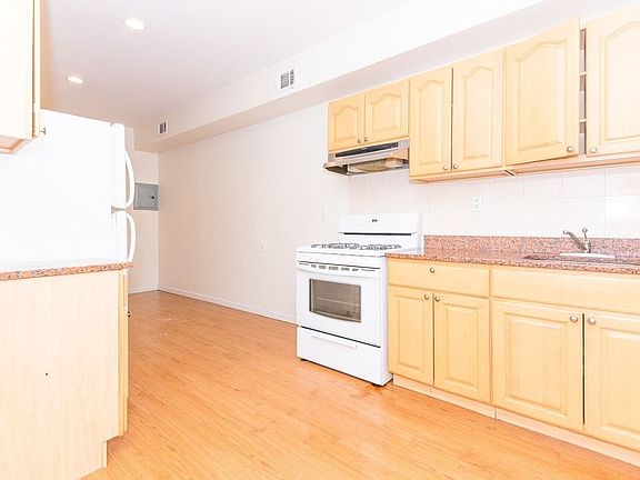 2nd image of 30 Driggs Ave #A1l