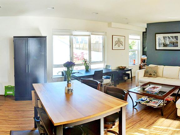 Main Living level - Kitchen, dining & Living Rm