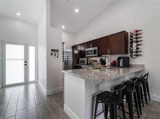 6711 NW 193rd Ter, Hialeah, FL 33015