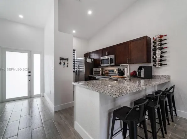 6711 NW 193rd Ter, Hialeah, FL 33015